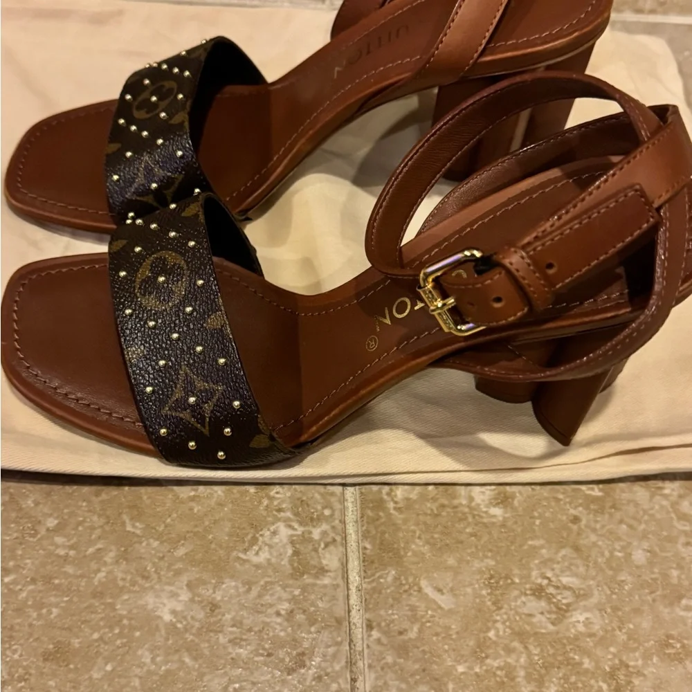 Louis Vuitton monogram sandals - Picture 3 of 8